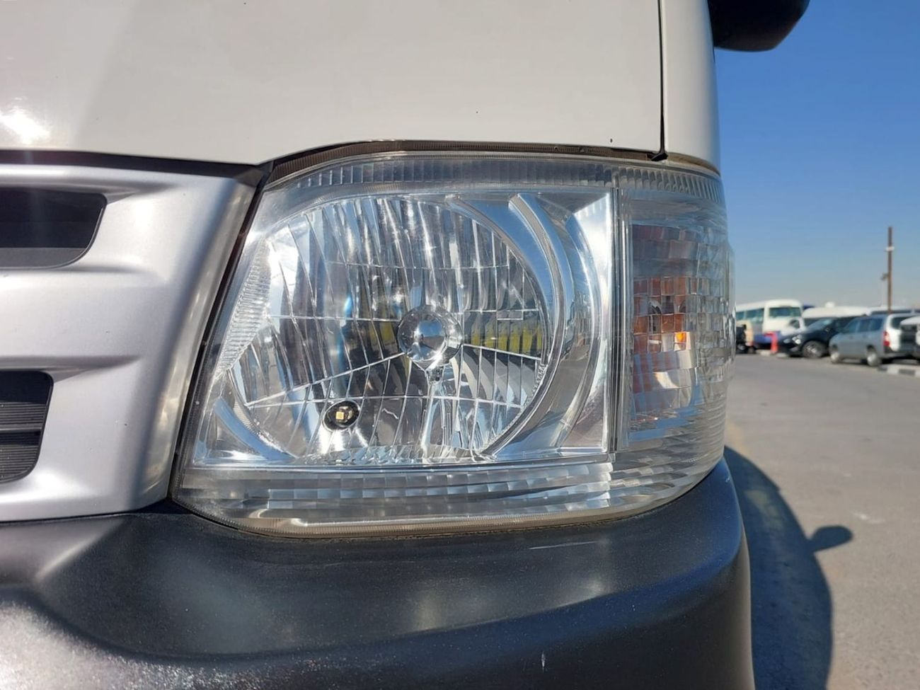 Toyota Hiace TOYOTA HIACE COMMUTER VAN RHD 2012 MODEL 3.0 L DIESEL AUTOMATIC(PM13847)