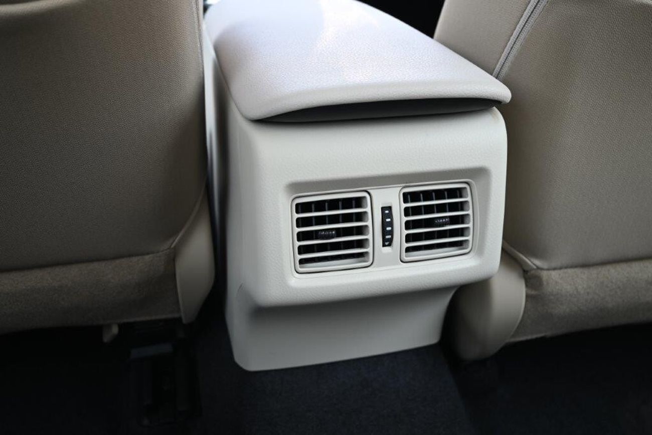 Toyota Camry LE Hybrid 2.5L Automatic