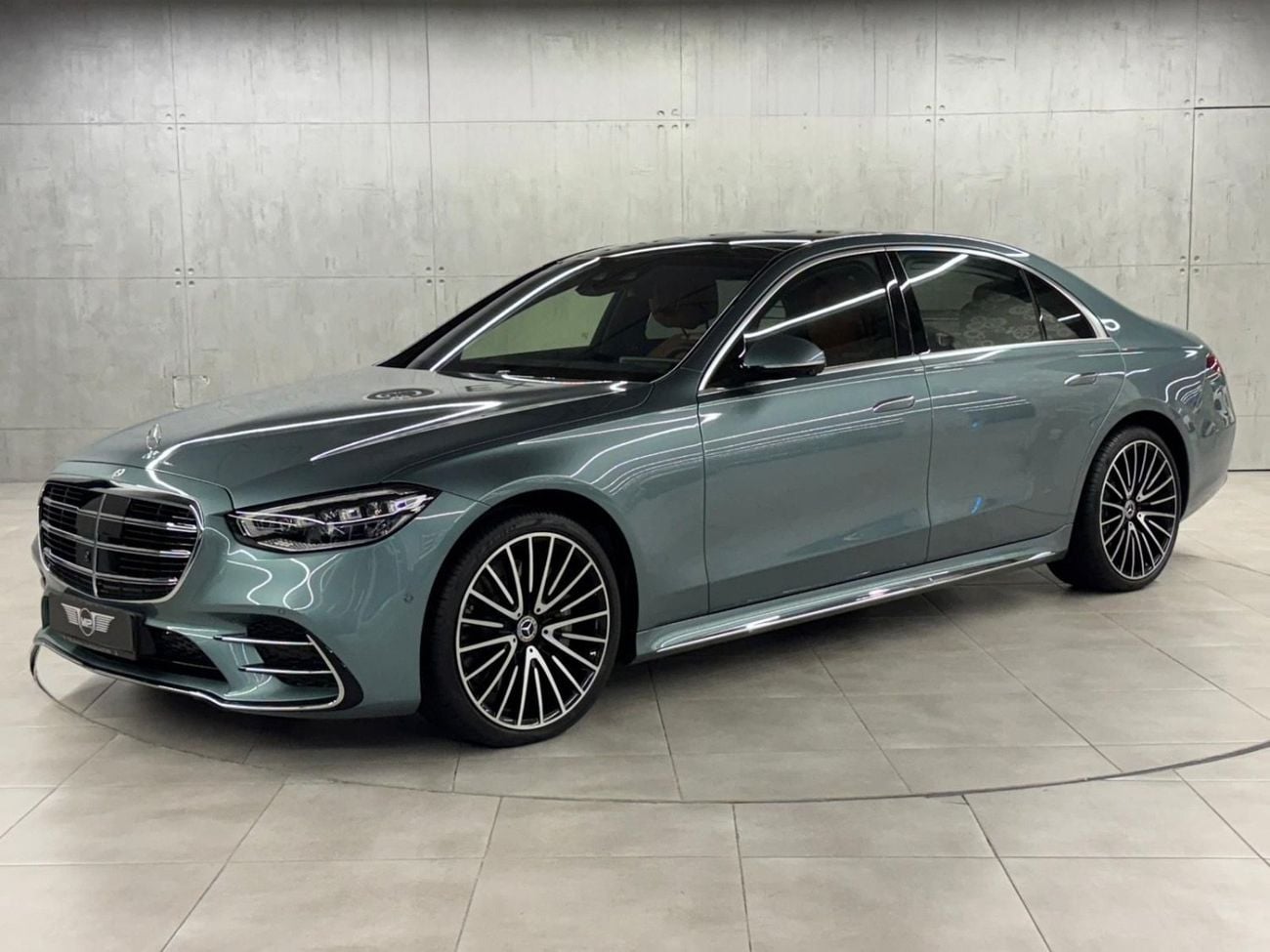 Mercedes Benz S500 4MATIC L 4MATIC - Brand New - GCC Specs - Warranty Available