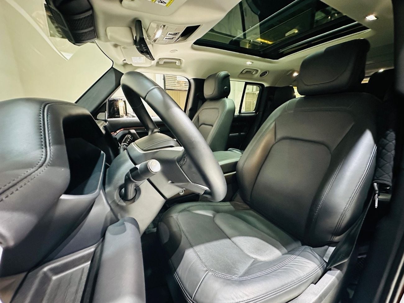 Land Rover Defender 130 SE P400 X Dynamic (7 Seater)