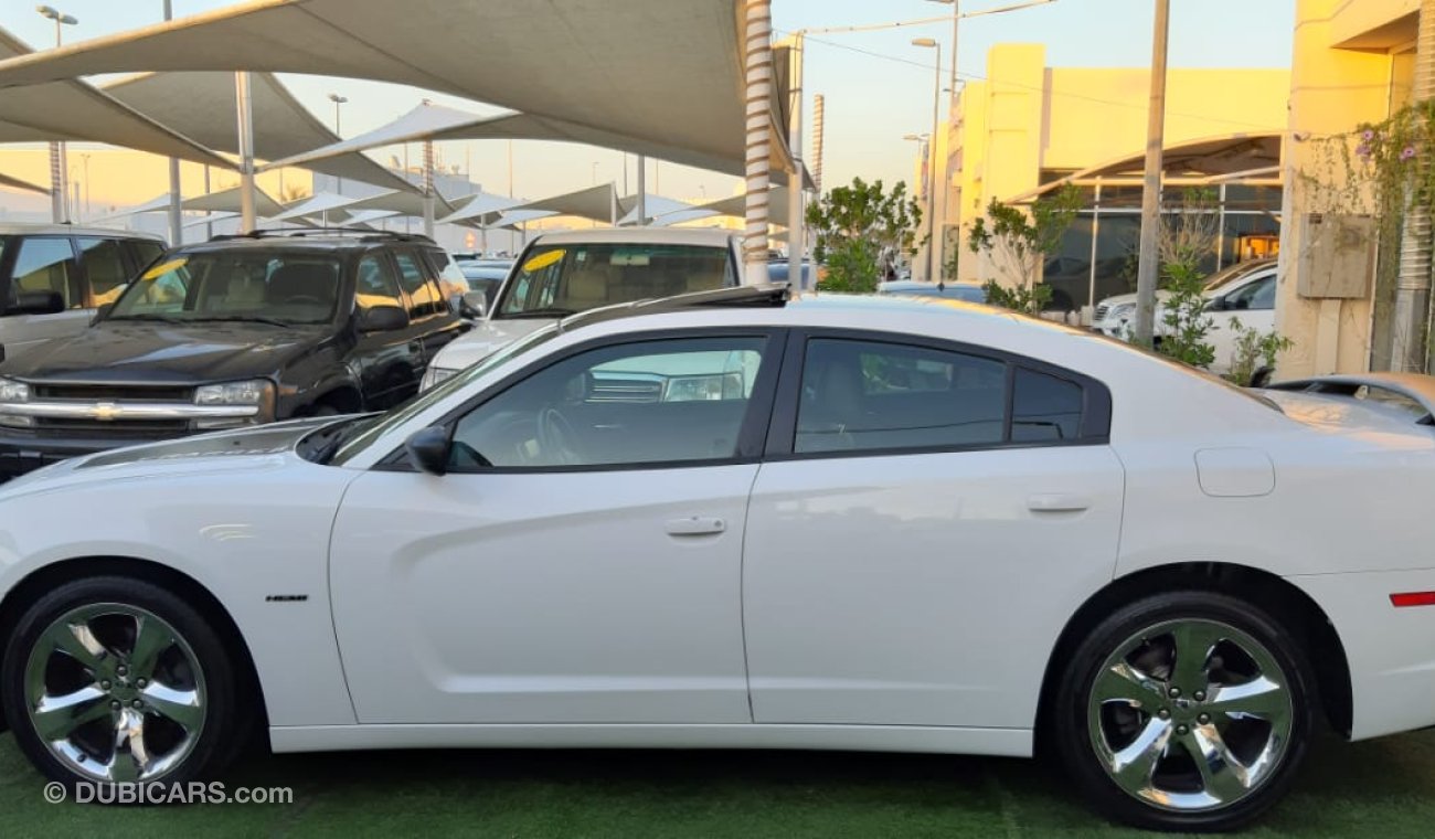 Dodge Charger RT - Sensors - Rear spoiler - Wheels number one - Slot - Wheels - Full option in excellent condition