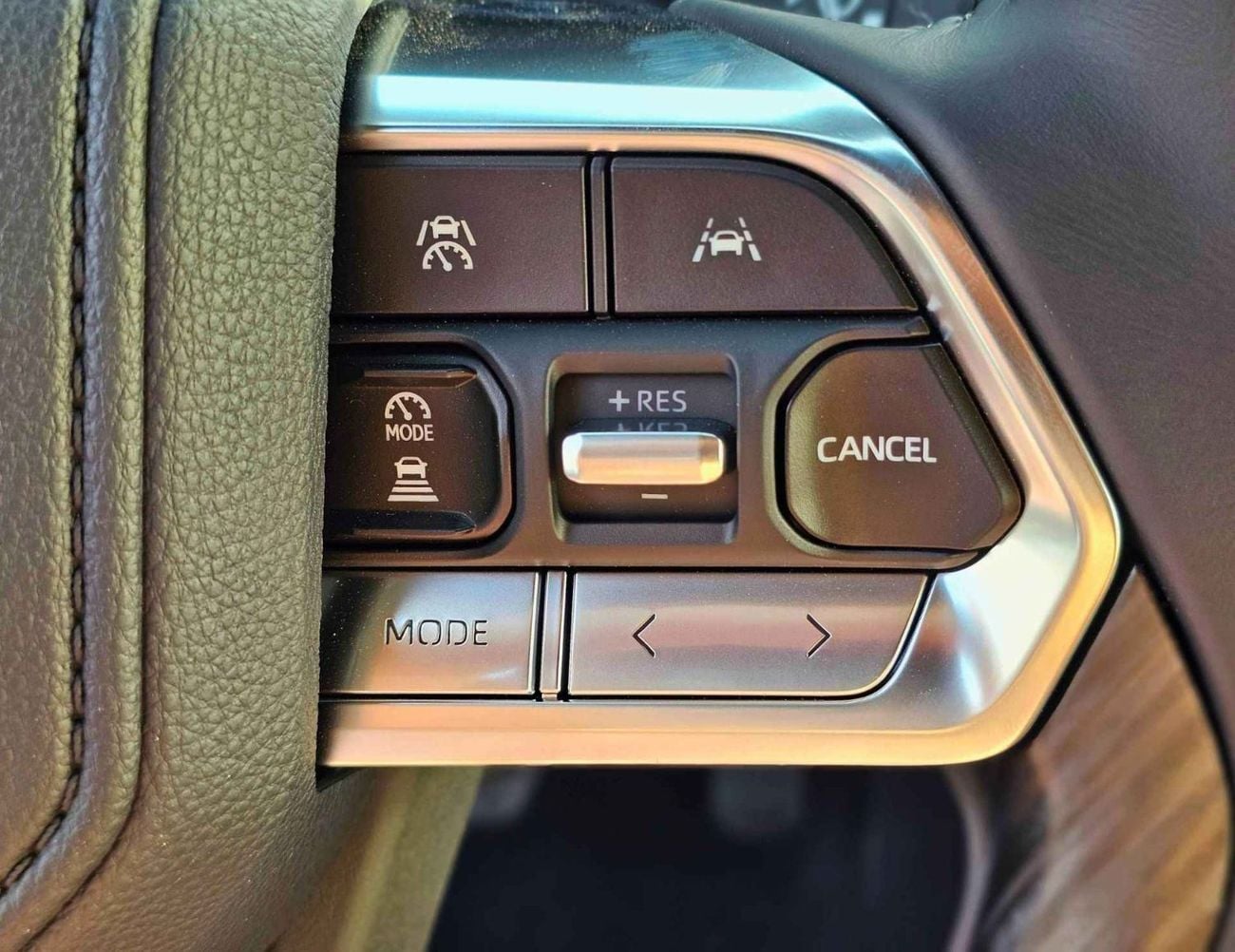 Toyota Land Cruiser VXR TOYOTA LANDCRUISER HYBRID VXR TWIN TURBO || RADAR | PETROL AT 3.5L V6 4WD (CODE # LC3HVXRH) BLACK 20