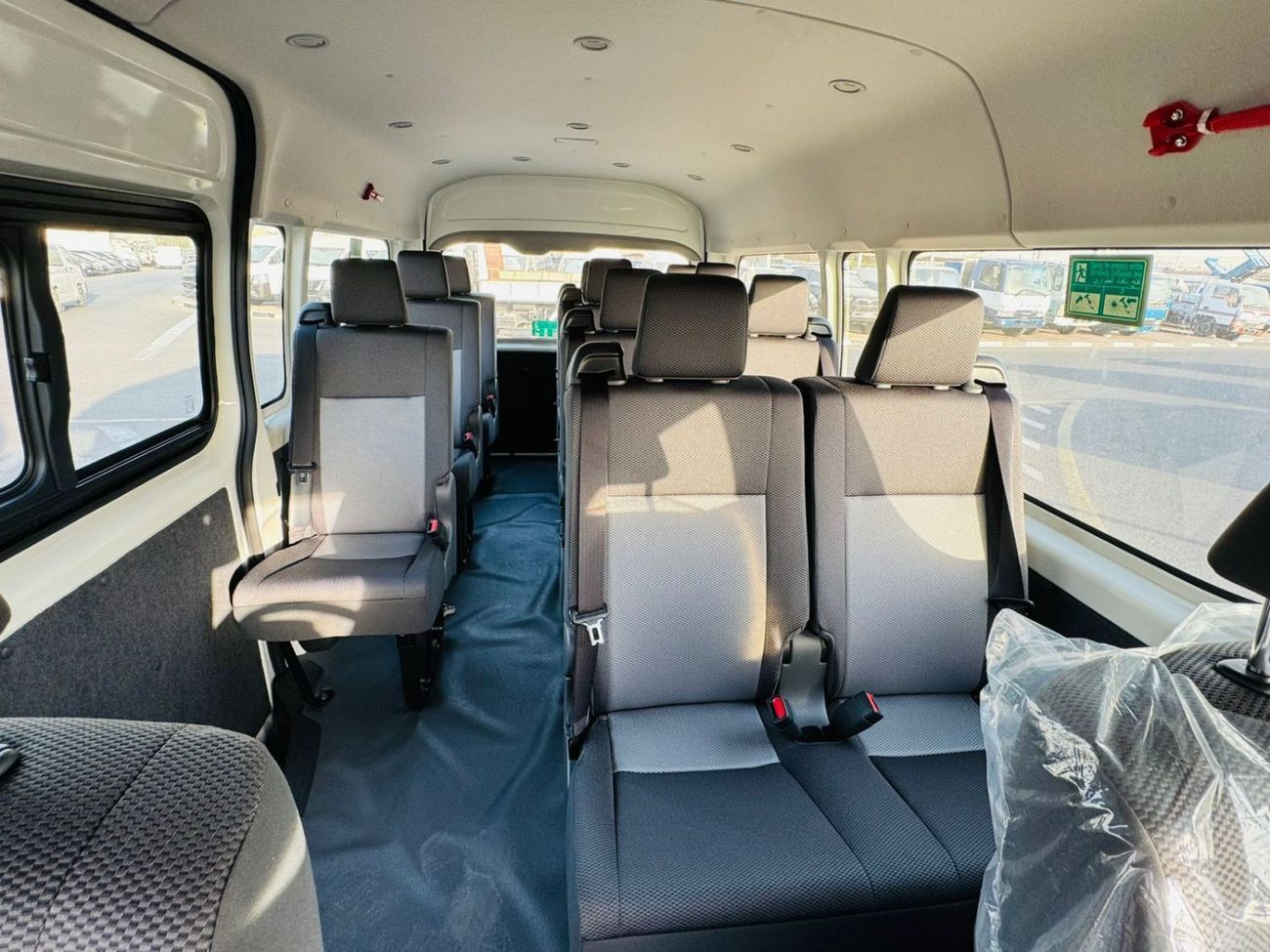 تويوتا هاياس Toyota Hiace Van 3.5L petrol A/T F/O WHITE COLOR