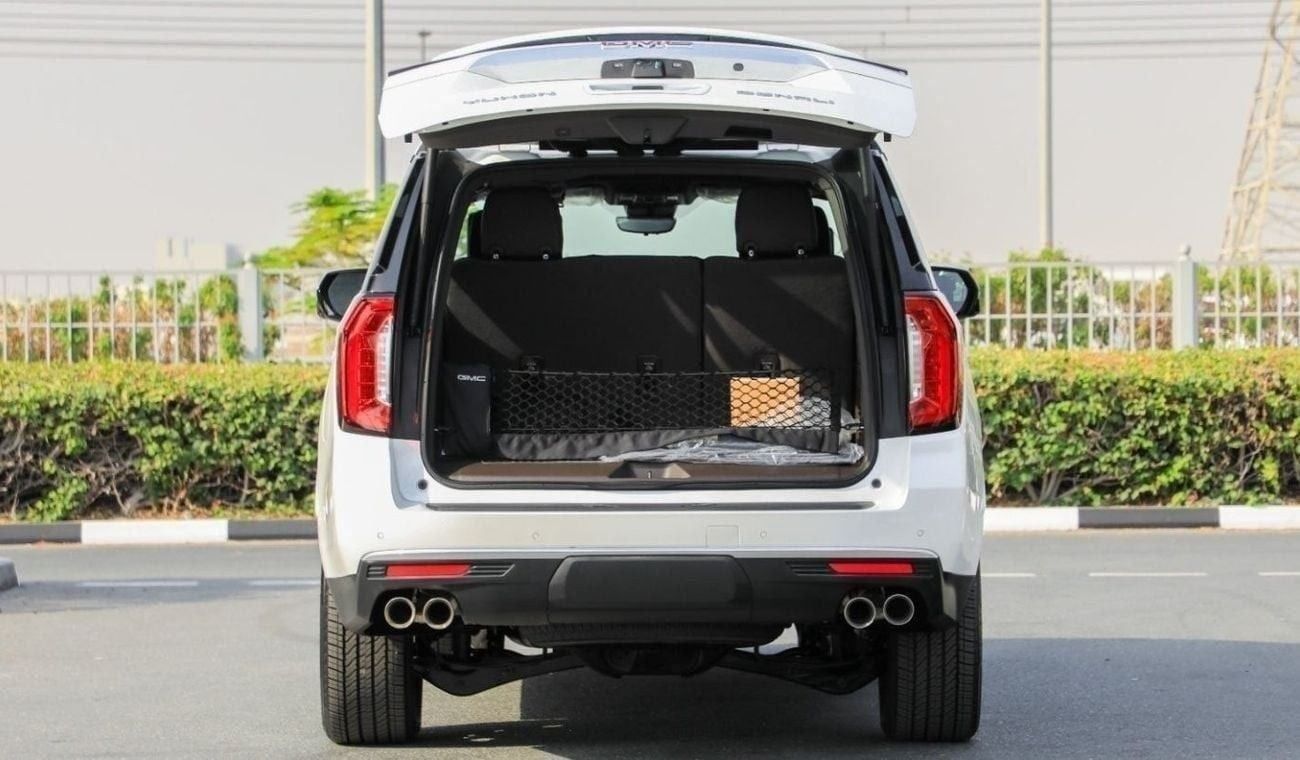 جي أم سي يوكون Denali 4WD + TV 8-Seaters. GCC. Local Registration + 5%