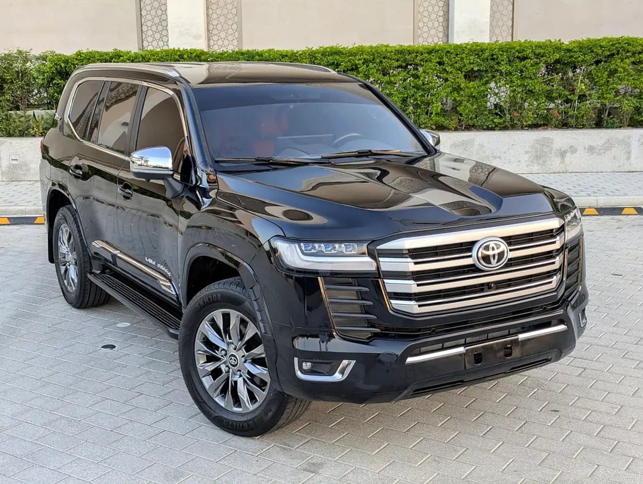 Toyota Land Cruiser GXR Facelifted With Interior and Exterior - GCC specs