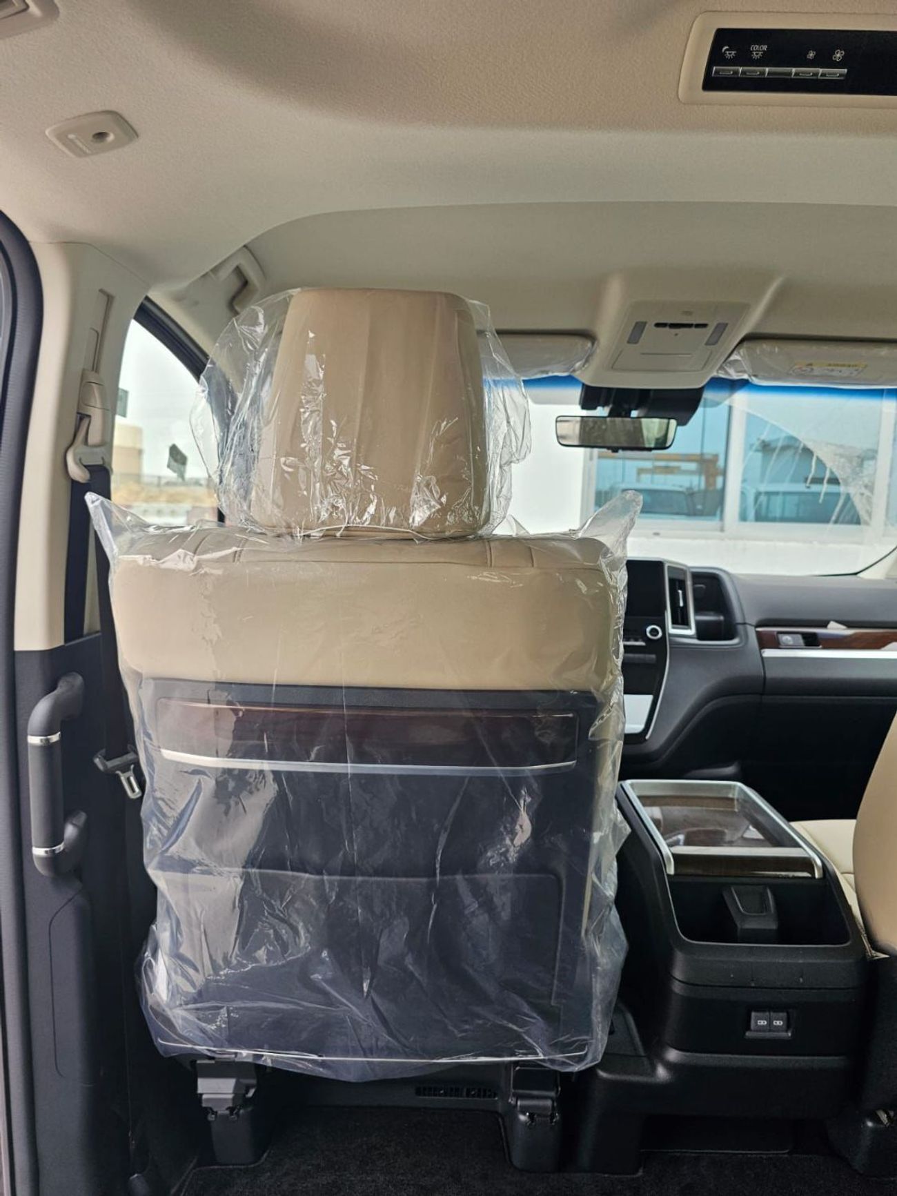 تويوتا جرافينا 2026 Toyota Granvia Premium (Full-Option with Radar) 6-Seater 3.5L V6 Petrol A/T RWD Export Only