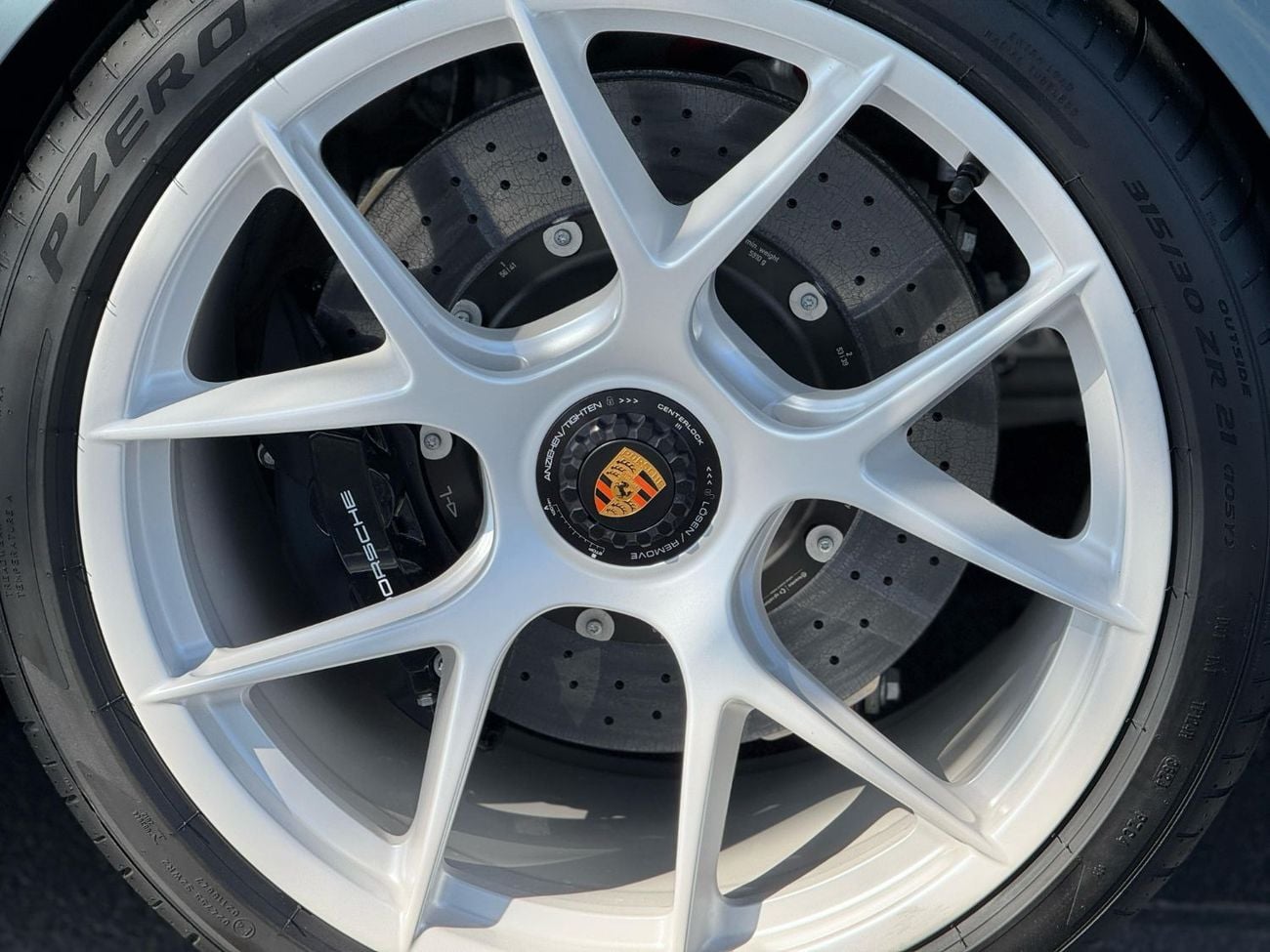 Porsche 911 S/T 4.0L (520 HP) Coupe **2024**GERMAN SPEC LESS KM