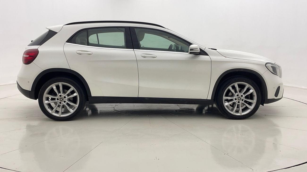 مرسيدس بنز GLA 220 PREMIUM 2 | بدون دفعة مقدمة | اختبار القيادة في المنزل