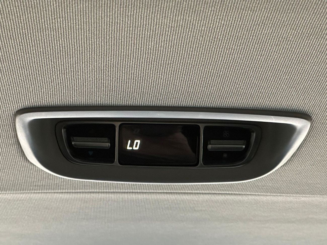 Mercedes-Benz V 250 Std 2.1L MERCEDES V-250 GCC 2024 ORGINAL PAINT // LOW MILEAGE // PERFECT CONDITION