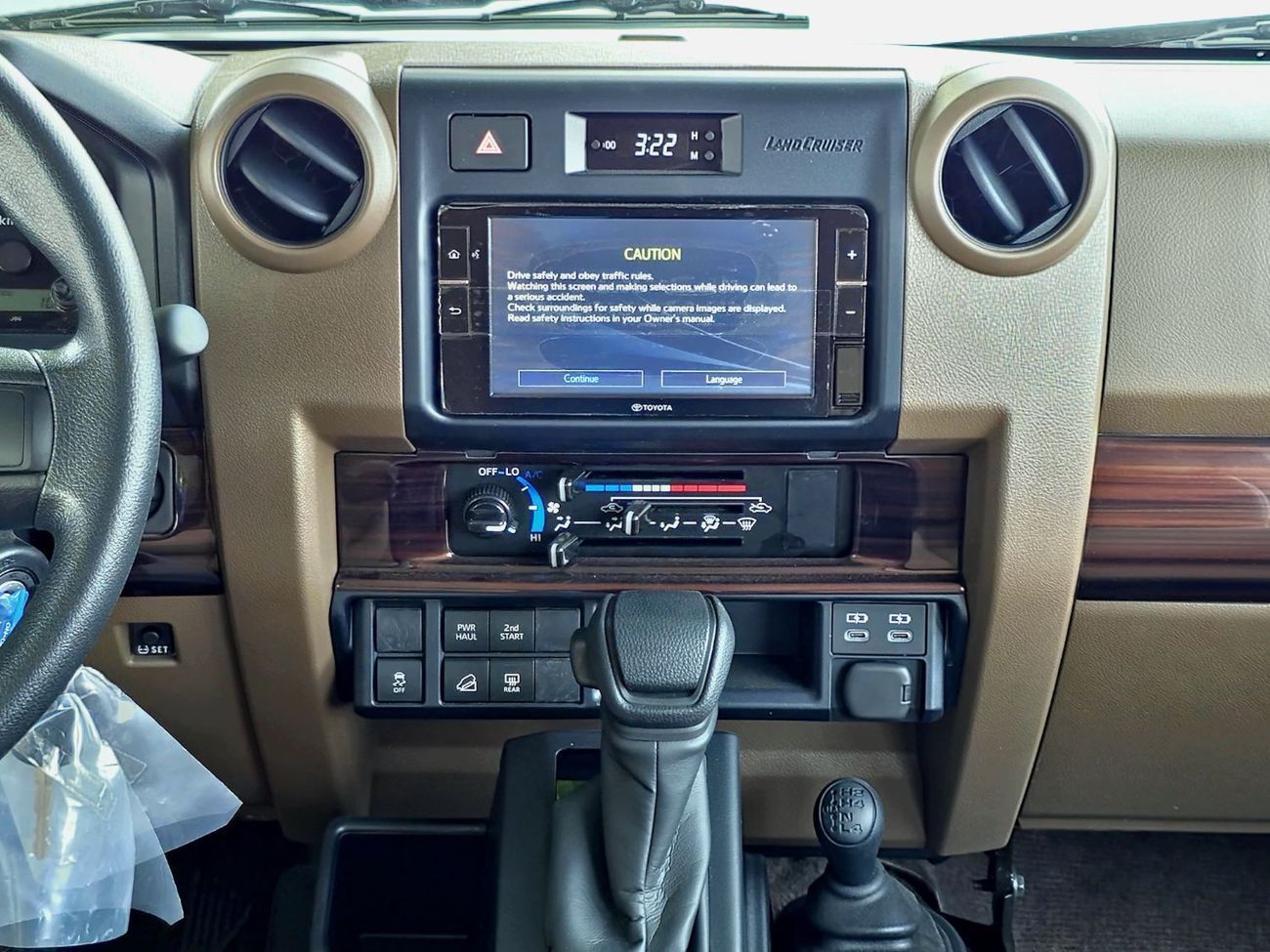 Toyota Land Cruiser LC76 DIESEL 2.8T - STD - E - DIFF LOCK - A/T - WHITE INSIDE BEIGE - 2025 - GCC SPECS