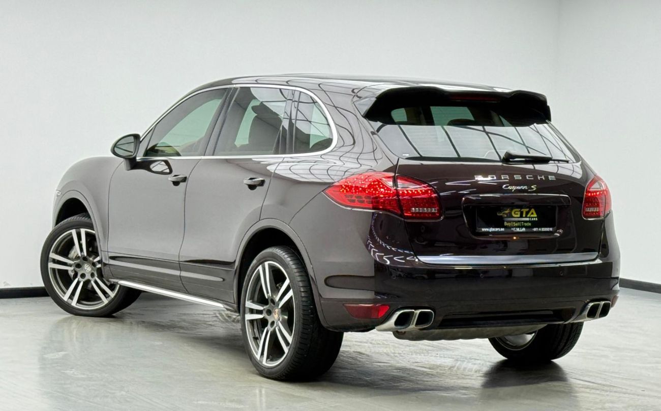 Porsche Cayenne S 4.8L 2014 Porsche Cayenne S V8, Porsche Service History, Sport Chrono Package, GCC