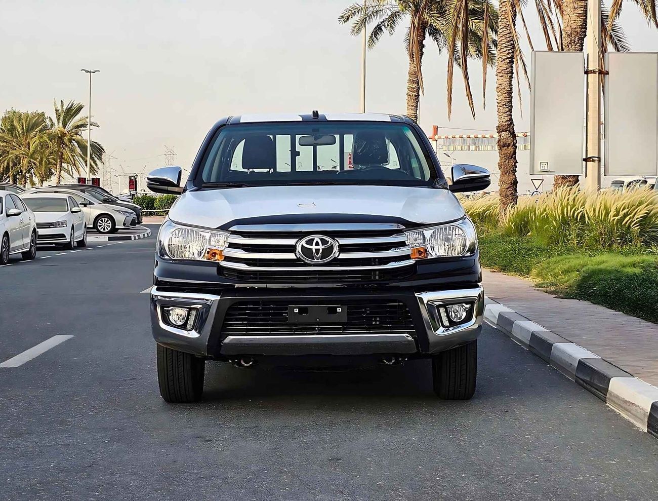 تويوتا هيلوكس 2.7L Petrol / Automatic Gear / FULL OPTION  (CODE # 67998)