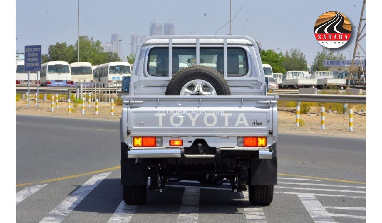 Toyota Land Cruiser Pick Up 79 DOUBLE CABIN PICKUP DLX V8 4.5L DIESEL MT