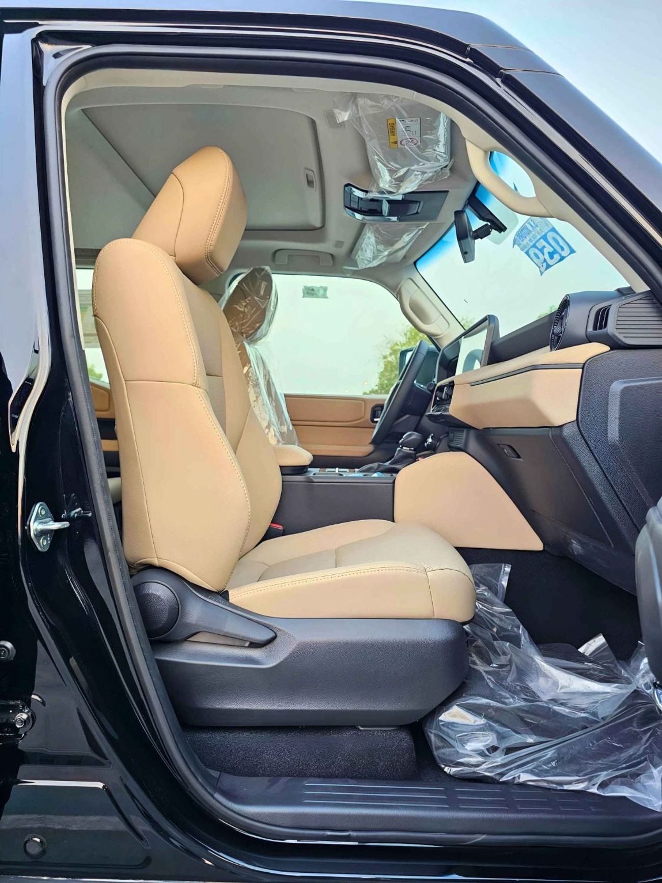 تويوتا برادو ALL ROUNDER / MID OPTION / 2.4T V4 PETROL / SUNROOF / LEATHER SEATS (CODE # P24AR)