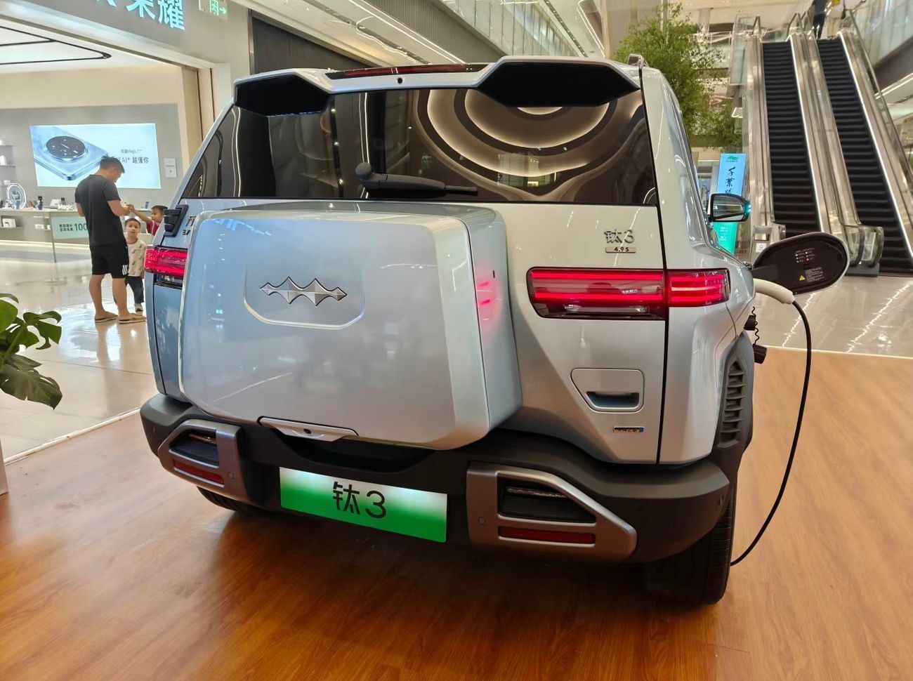 بي واي دي ليوبارد تيتانيوم 3 Titanium 3