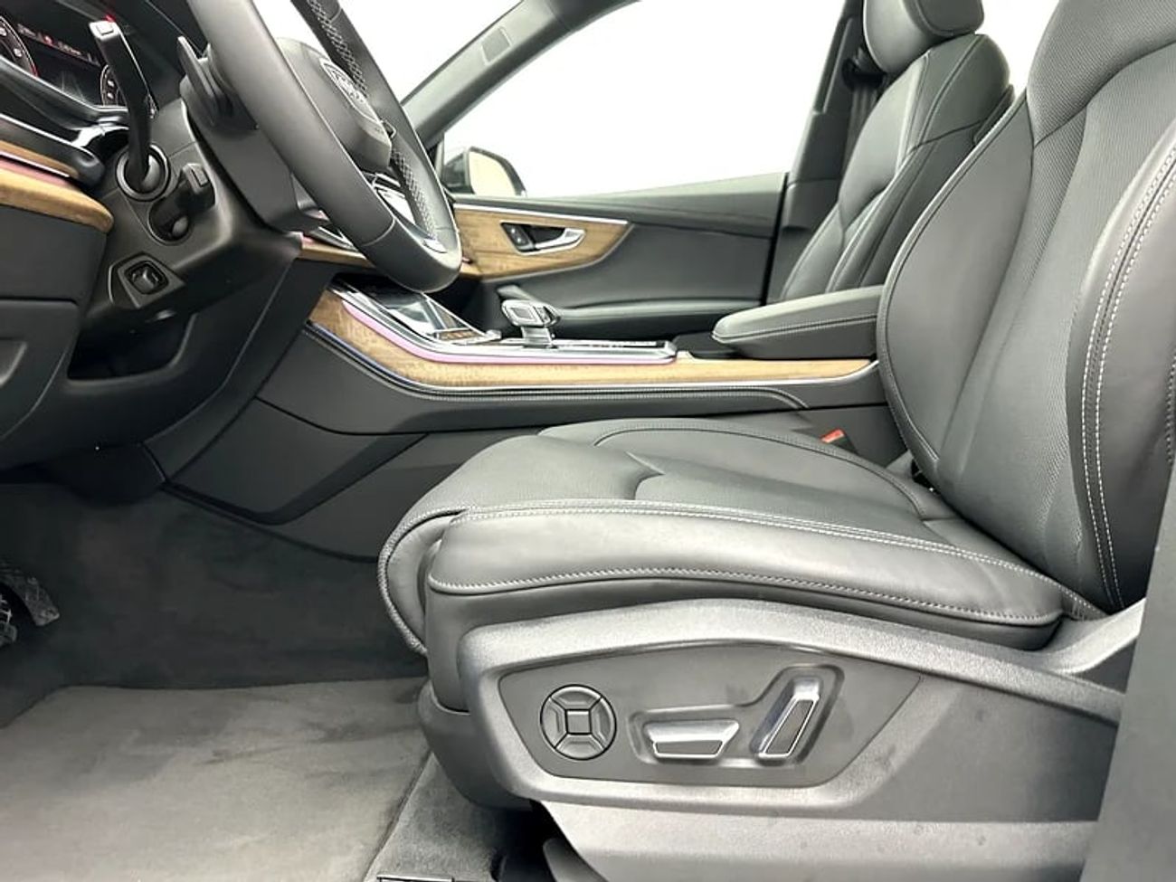 Audi Q8 55 TFSI quat 340hp Luxury (Ref# 020190)