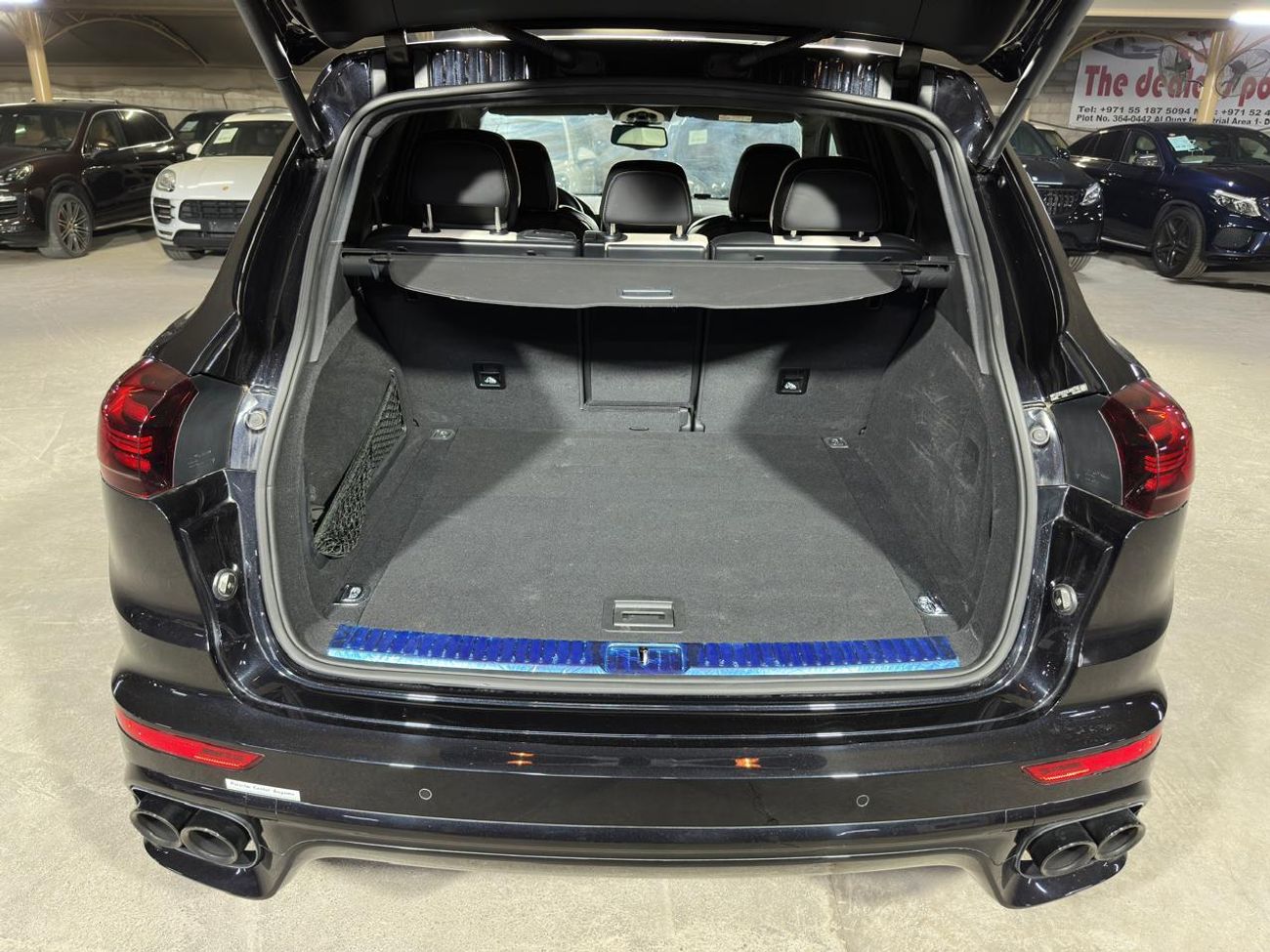 Porsche Cayenne Turbo S 4.8L (570 HP) 2016 | CARBON CERAMIC BRAKES (PCCB) | CARBON INTERIOR PACKAGE | SUNROOF