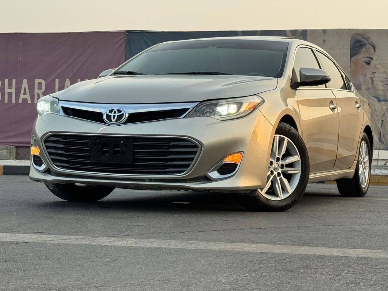 Toyota Avalon XLE 3.5L full option, limited