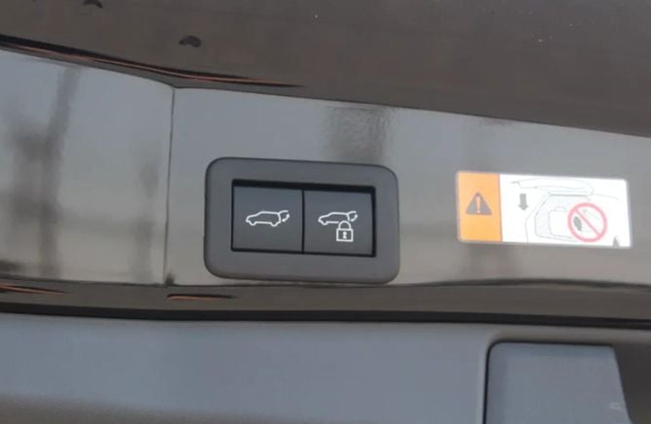 Toyota RAV4 Flagship ECTB - 3. Toyota Rav4 Flagship – Hybrid Auto – Black with Black