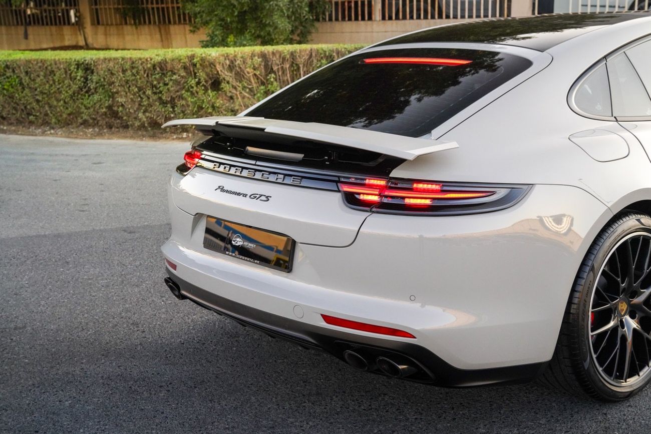 Porsche Panamera GTS 4.0L (455 HP)