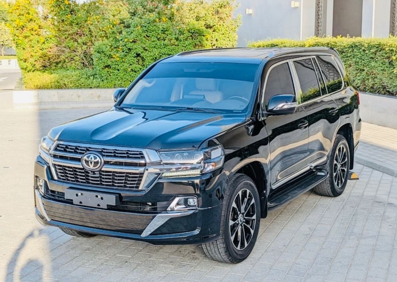 Toyota Land Cruiser GXR Toyota Land Cruiser 2021 black color v6 4.0L full option