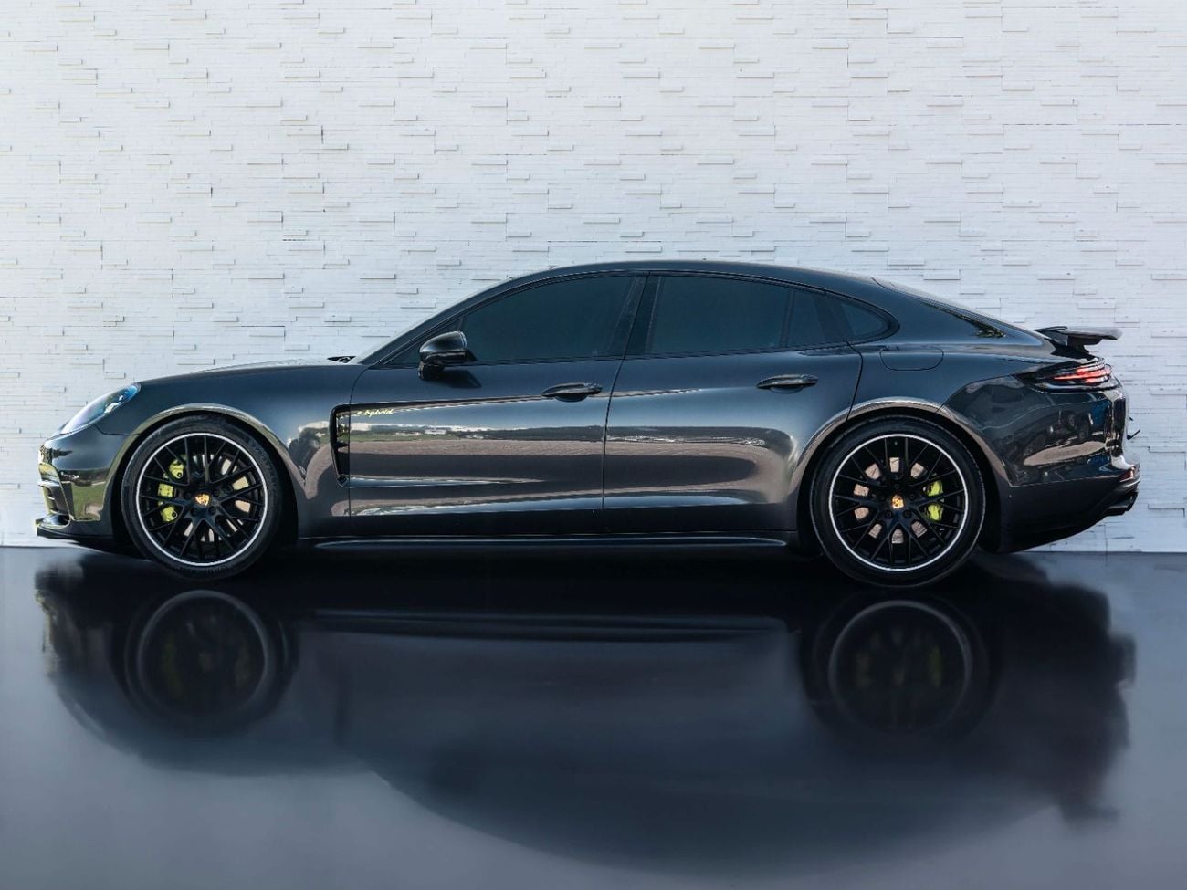 بورش باناميرا 4 E-HYBRID SPORT TURISMO