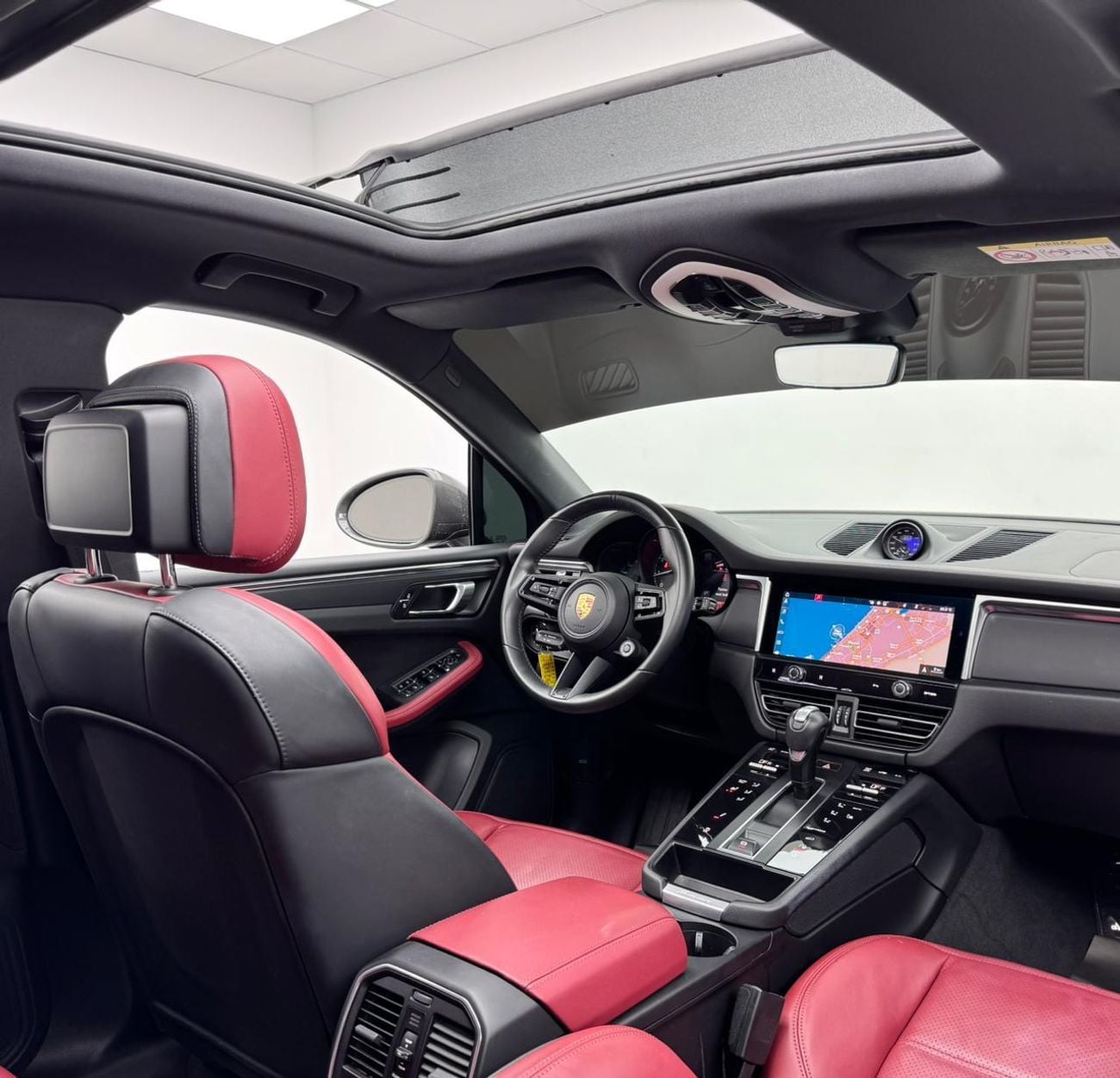 Porsche Macan T 2.0L (260 HP) 2023 Porsche Macan T, Warranty+Full Porsche Servie History, GCC
