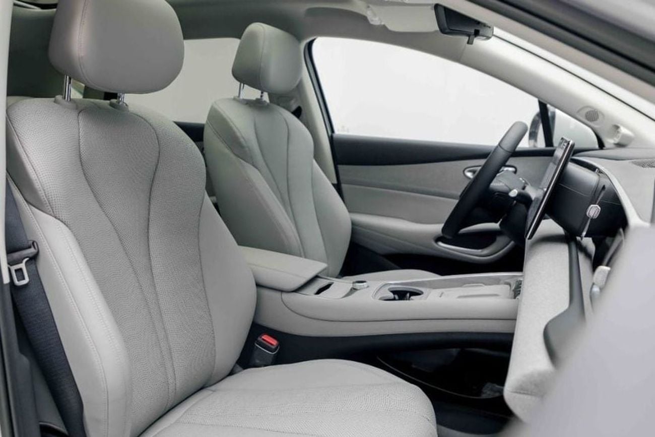 بي واي دي سيليون 05 Intelligent Navigation EV - Warm Sun White Inside White | Export Only