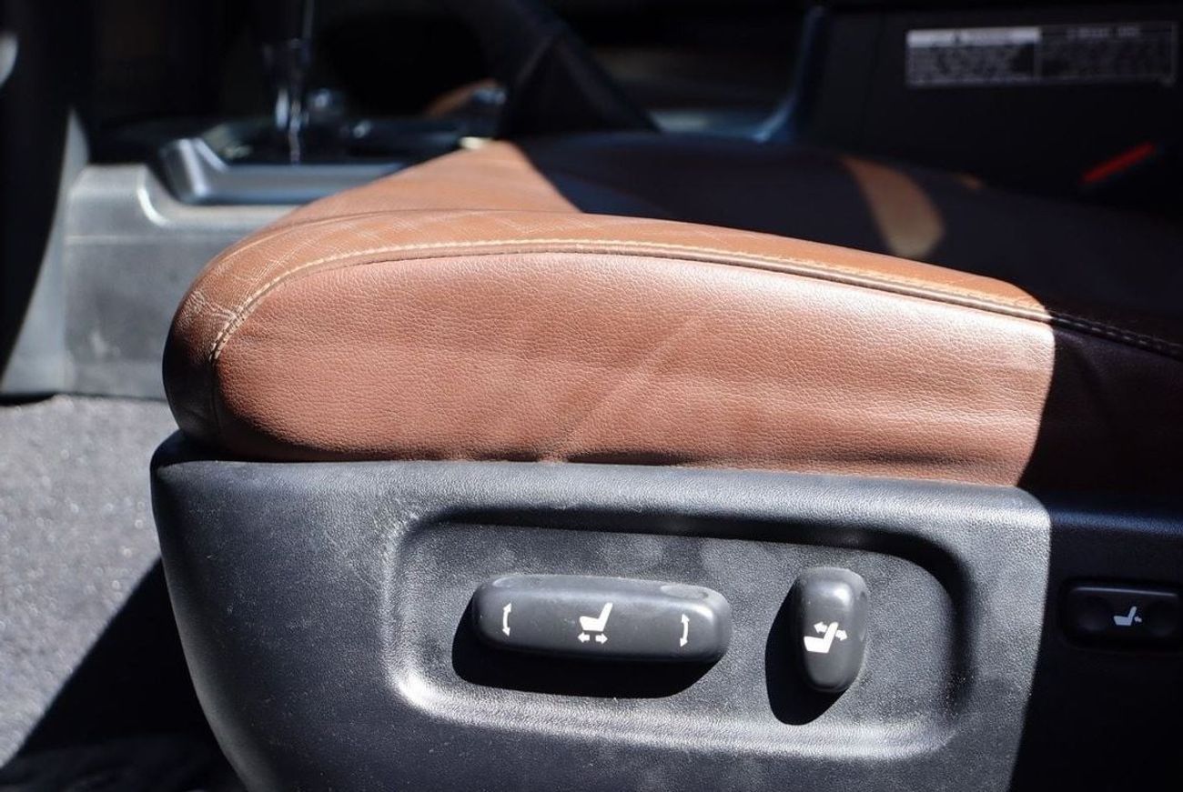 تويوتا لاند كروزر VXR 5.7L 4WD Toyota Land Cruiser VX.R 5.7L / 2018 / GCC / Original Paint