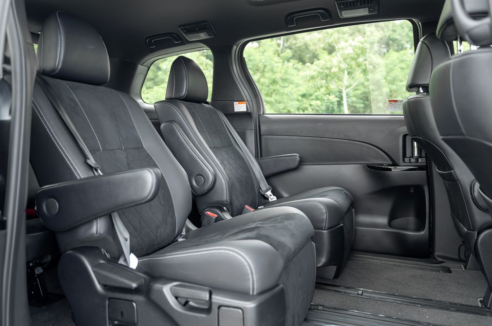 Toyota Estima interior - Seats