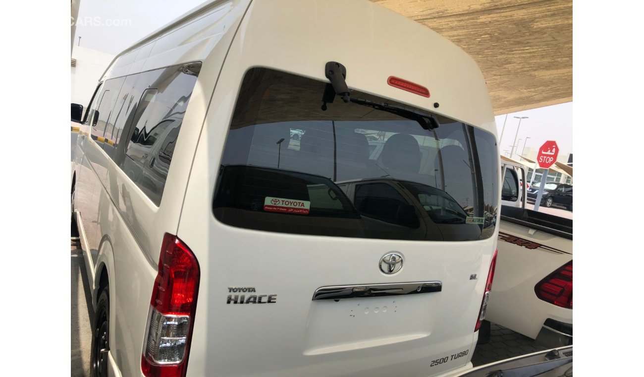 Toyota Hiace Toyota Hiace Highroof bus 15 seater Diesel,Model:2015. Excellent condition