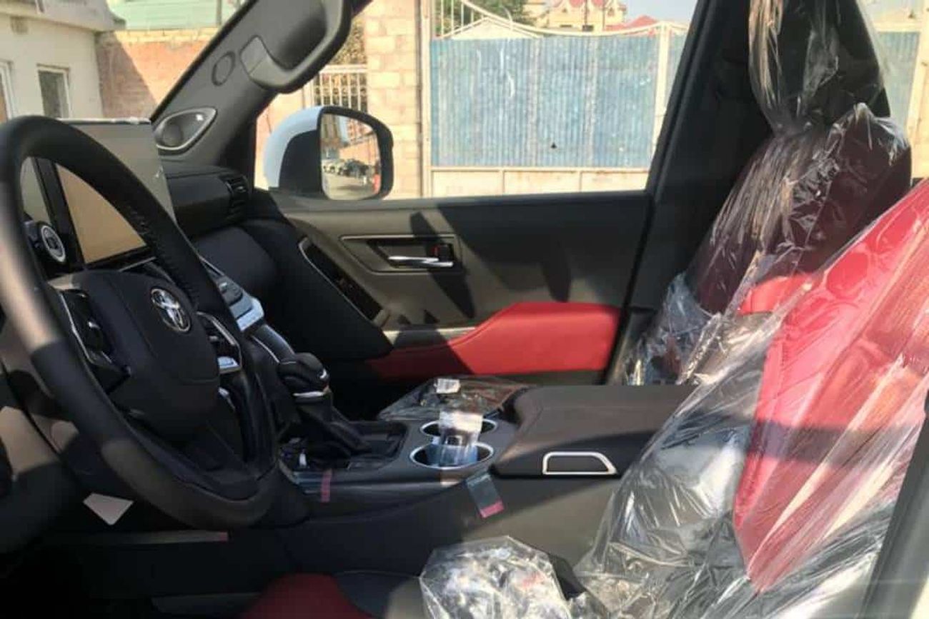 تويوتا لاند كروزر ZX 3.5L PET A/T Floor 23YM - 7 SEATERS - EURO - WHT_RED (EXPORT OFFER)