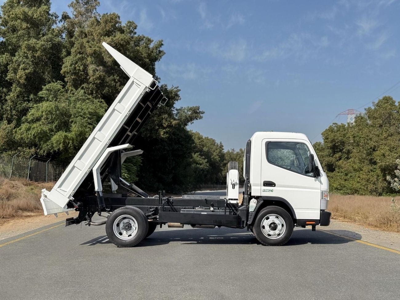 Mitsubishi Fuso Canter 2026 GCC | TIPPER TRUCK | 3.0L DIESEL | EURO 5 | RWD | BRAND NEW | Export