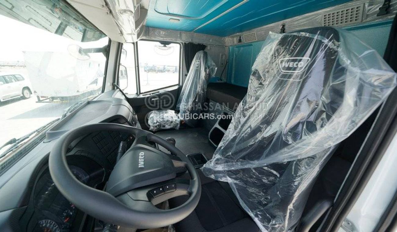 Iveco Trakker GCW 130 Ton HP 420, Sleeper Cabin w/ Hub Reduction MY22 Tractor Head Tractor Head Diesel