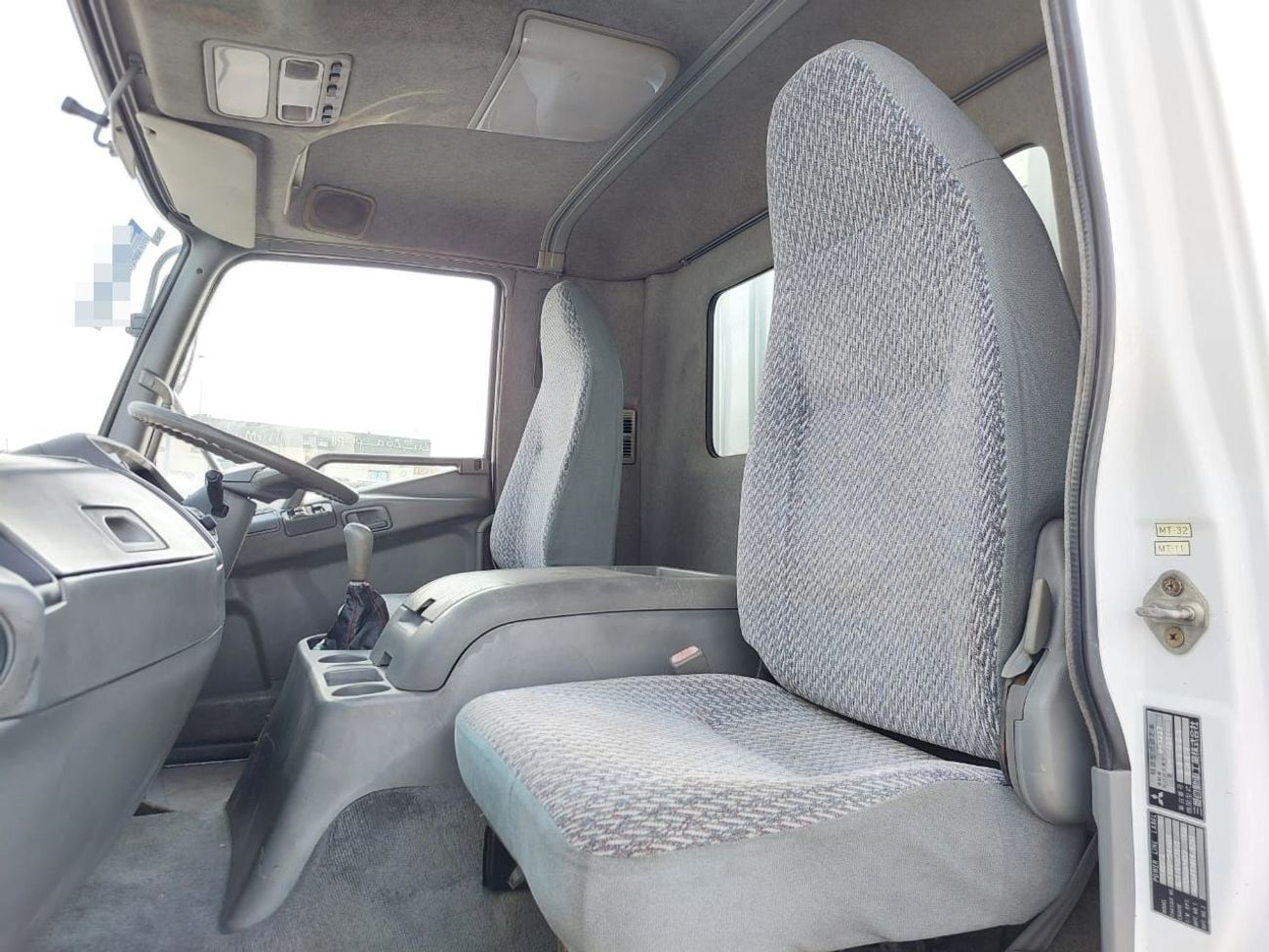 Mitsubishi Fighter MITSUBISHI FIGHTER TRUCK RHD 1998 MODEL 8.2 L DIESEL MANUAL(PM40025)