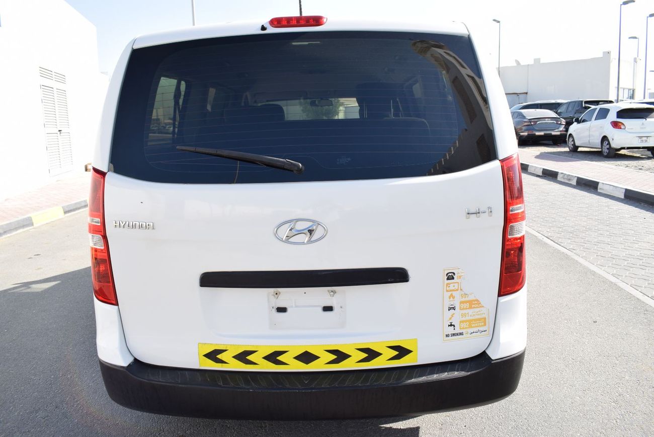 هيونداي H-1 Hyundai H-1 Passenger Van 9 seater, model:2020. Excellent condition