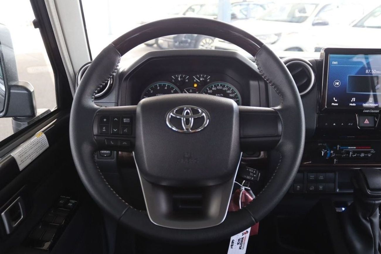 Toyota Land Cruiser 70 2025 TOYOTA LAND CRUISER GRJ 76 4.0 V6 AUTO - **التصدير فقط خارج الخليج**EXPORT ONLY** 40 ANNIVERSAR