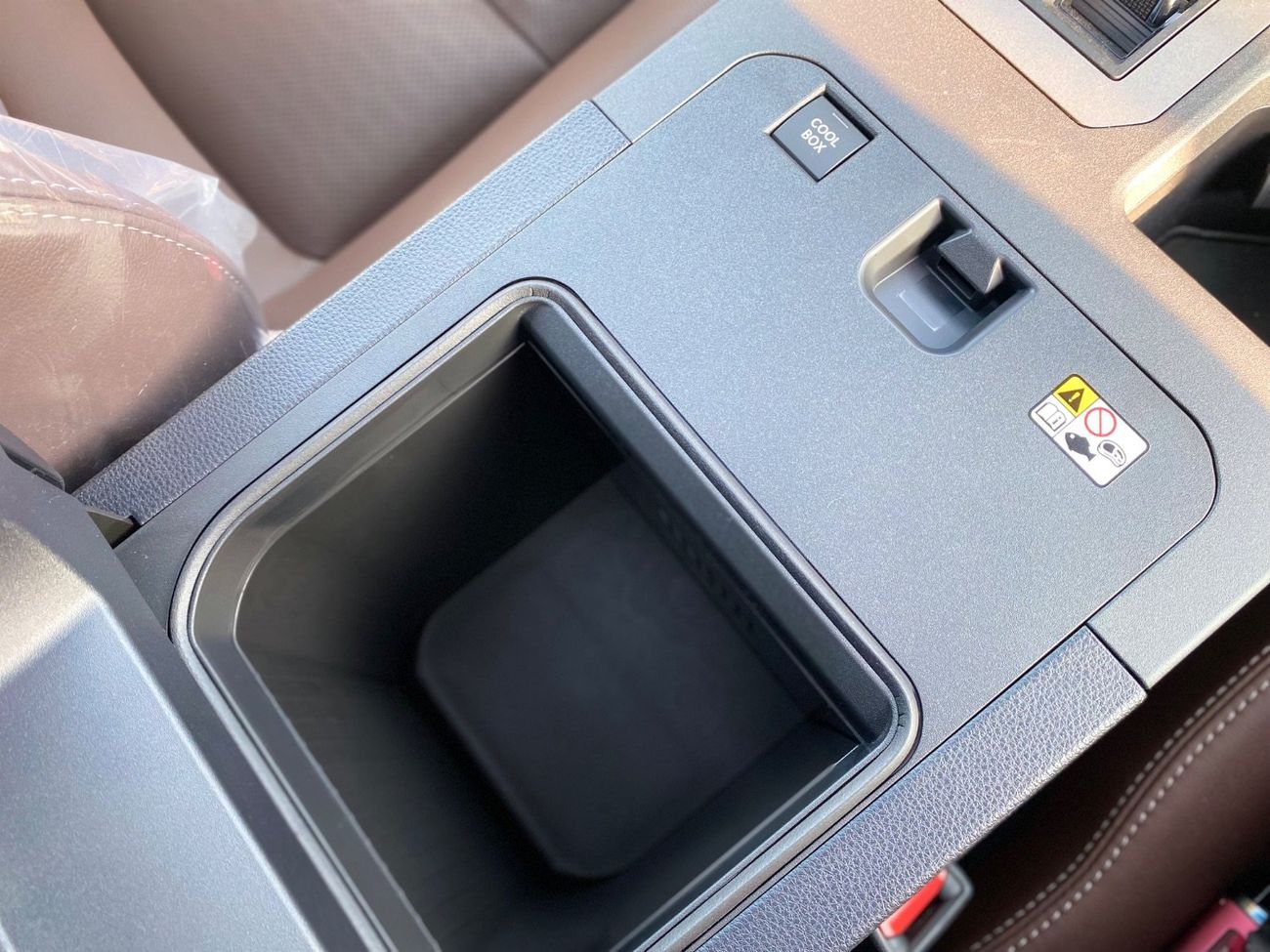 تويوتا برادو Adventure Dual Tone 2.4T