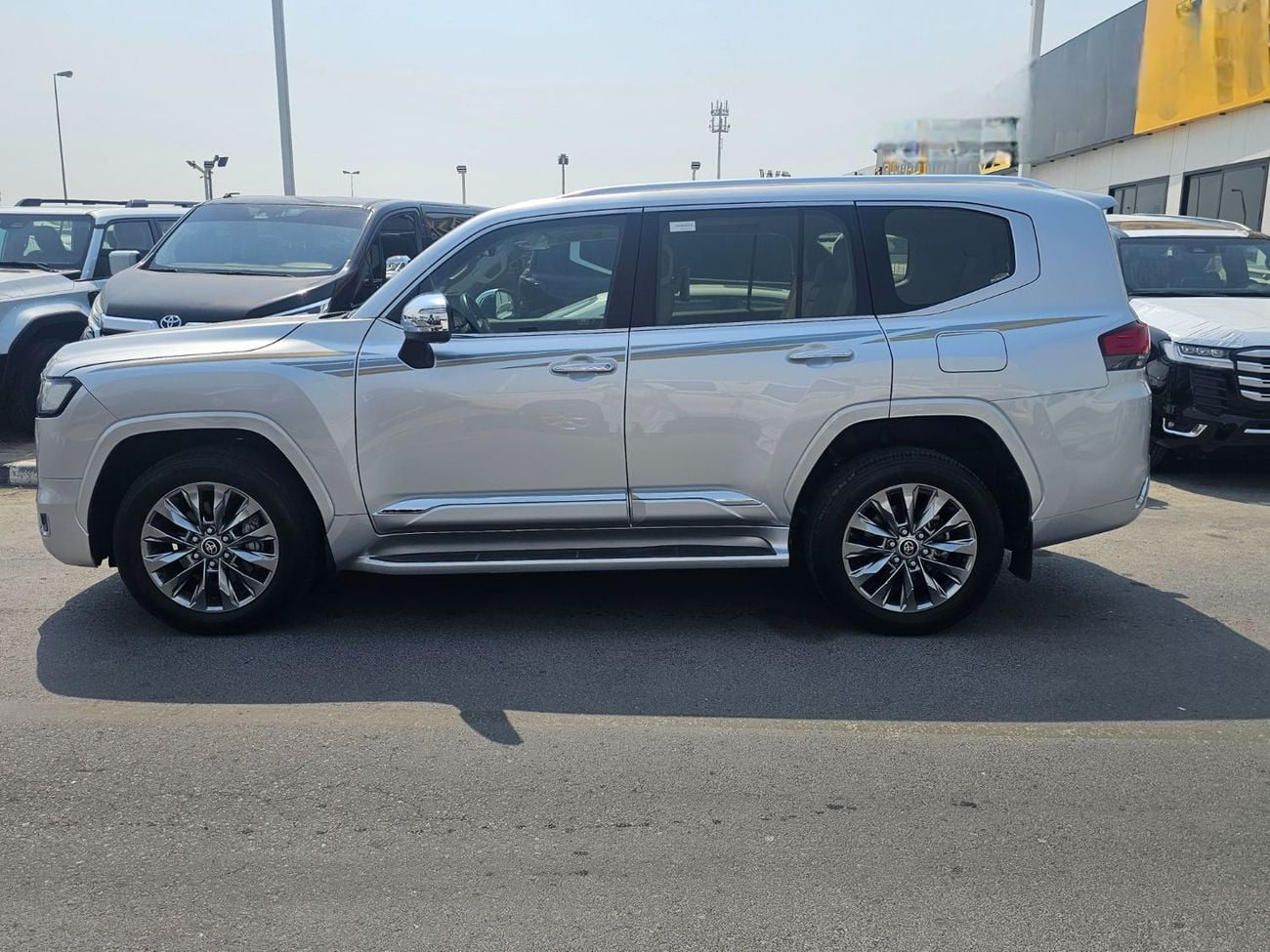 Toyota Land Cruiser VX LHD 3.5L Twin-Turbo V6 Petrol Engine Automatic transmission 4WD 7 Seats 5 Doors