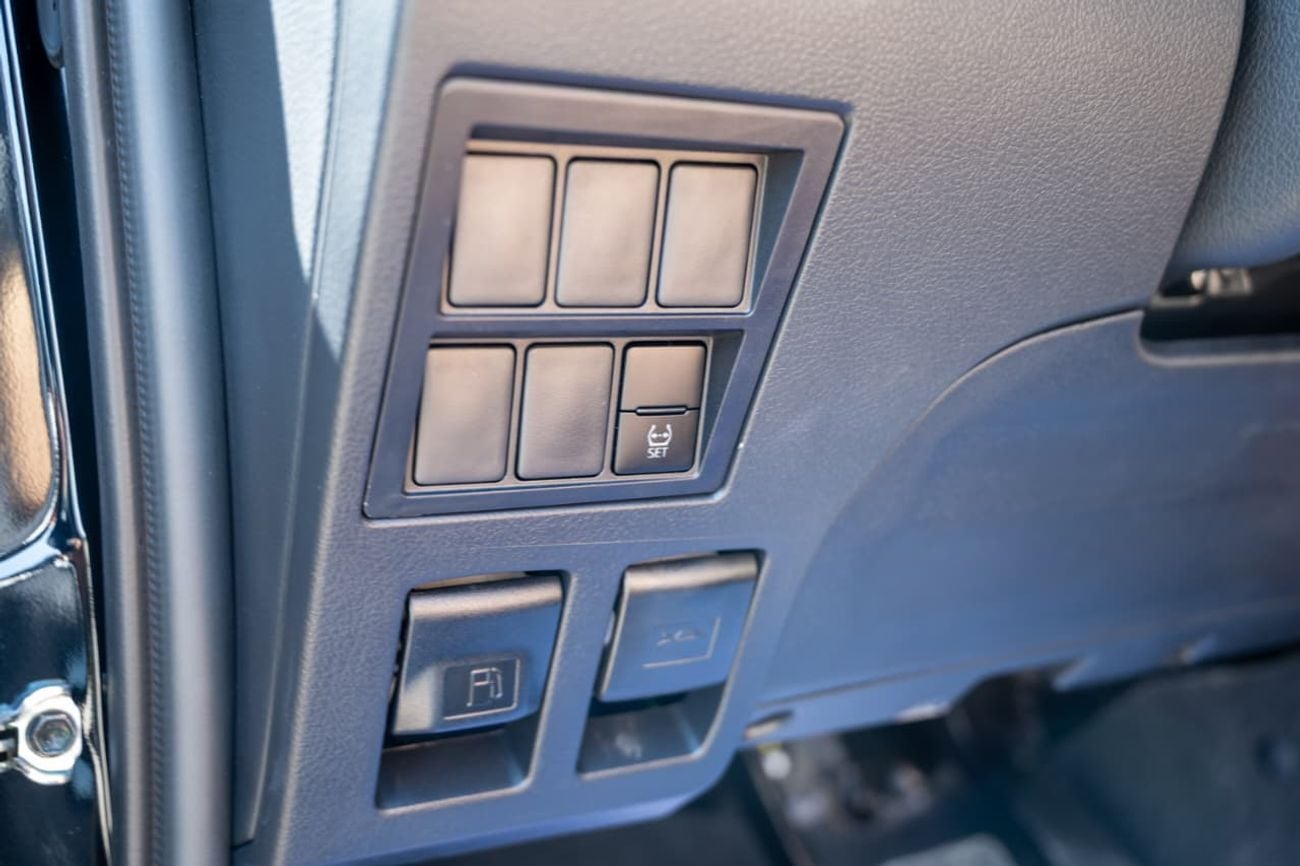 تويوتا فورتونر 2.7L Petrol | 4 Cylinder | Automatic