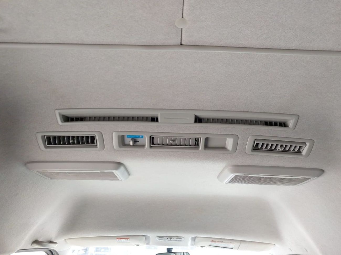 Toyota Hiace TOYOTA HIACE COMMUTER VAN 2013 RHD 3.0 L DIESEL AUTOMATIC (PM63050)