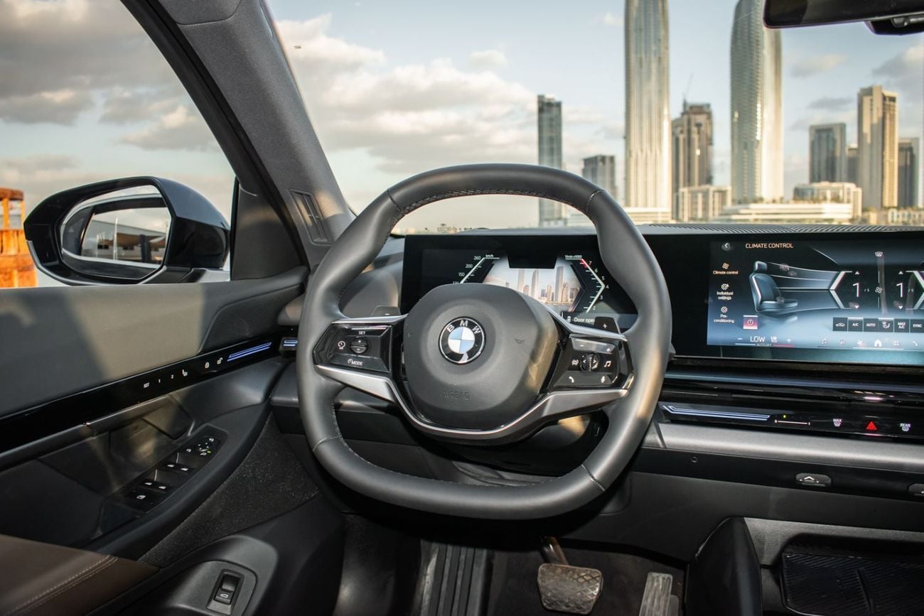 بي أم دبليو 520i M SPORT PRO 