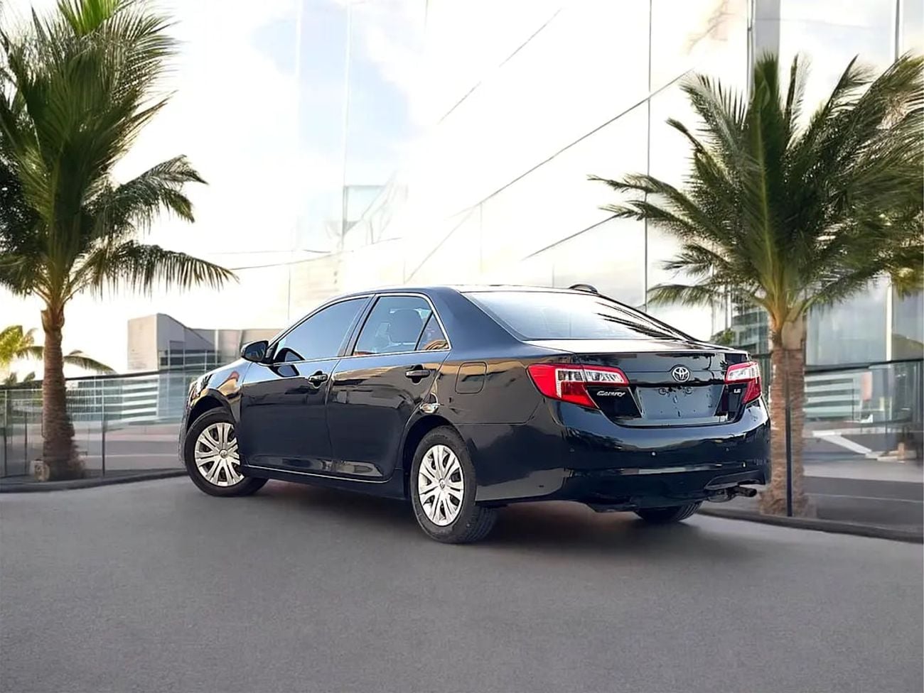 Toyota Camry GLE 2.5L (204 HP) GL - GCC Specs - Reliable and Efficient