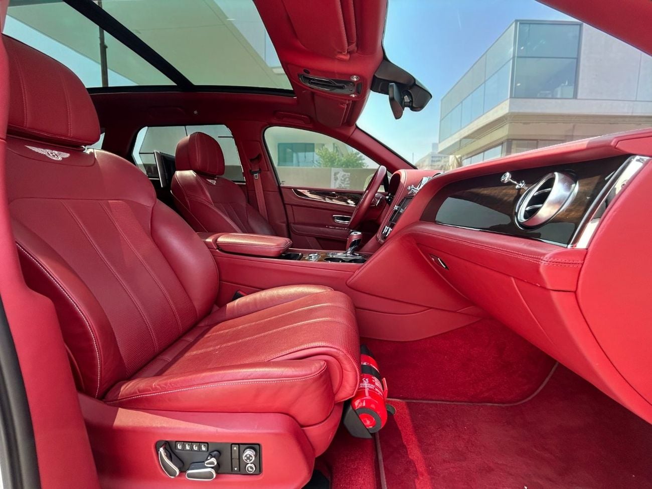 بنتلي بينتايجا AED 4,640 P.M | 0% DOWN PAYMENT | BENTLEY BENTAYGA V8 | 4.0L V8 | 2020 | FULL SERVICE HISTORY | GCC