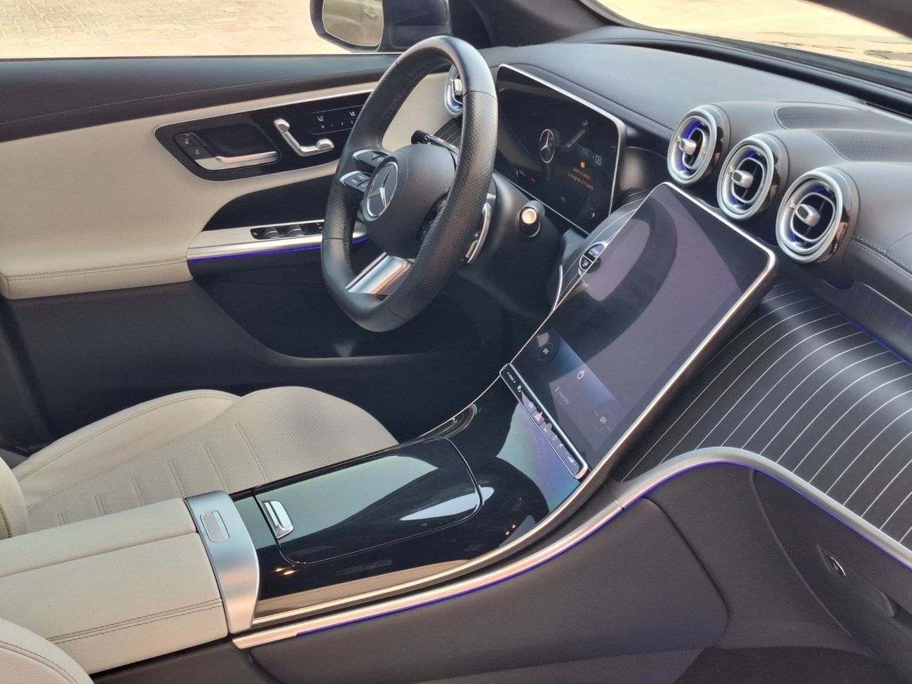 مرسيدس بنز GLC 300 مرسيدس بنز 2023 فل GLC300
