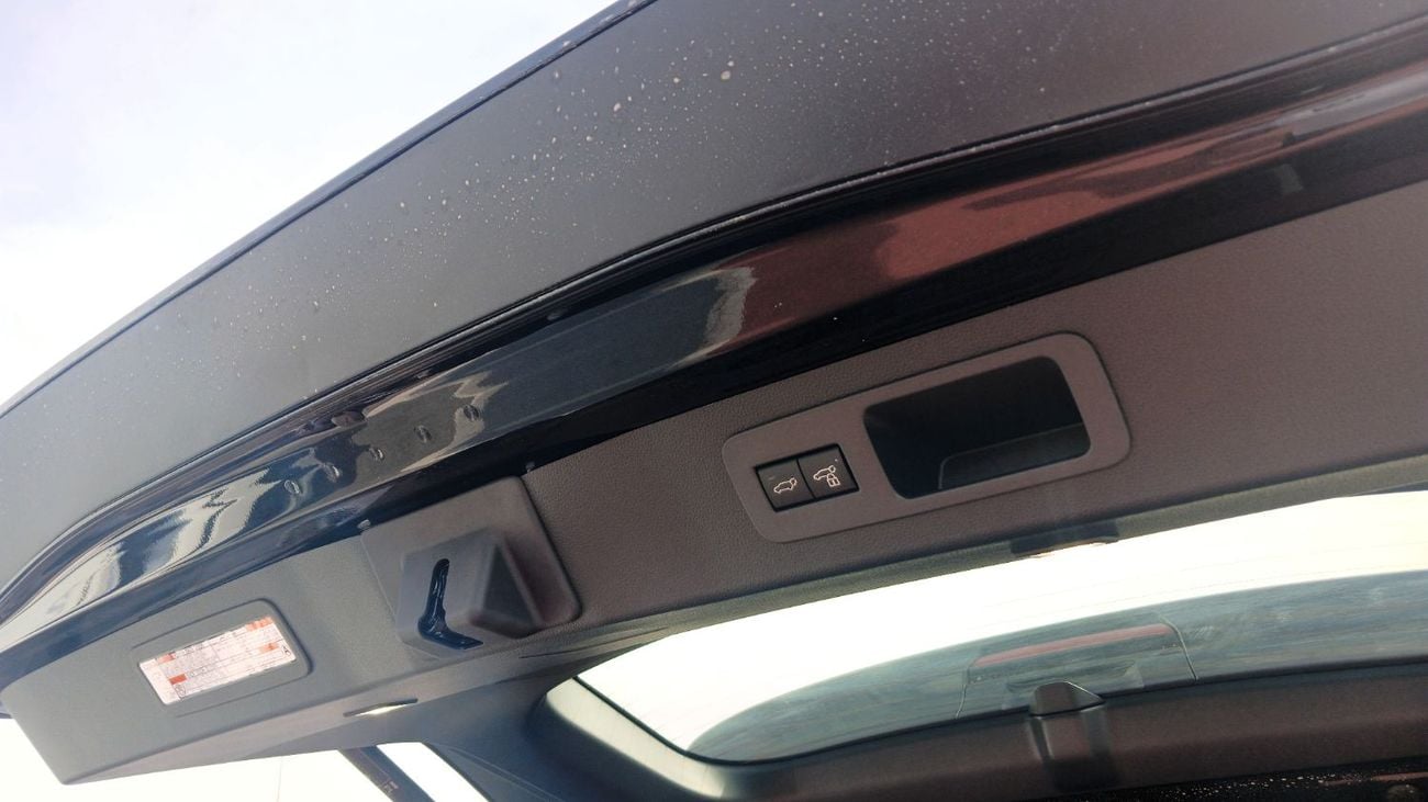 لكزس LX 700h Signature