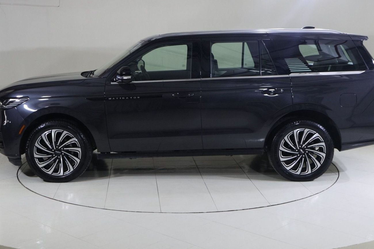 Lincoln Navigator PRESIDENTIAL N1925 / FREE INSURANCE + REGISTRATION / AL TAYER MOTORS AL QOUZ SHOWROOM