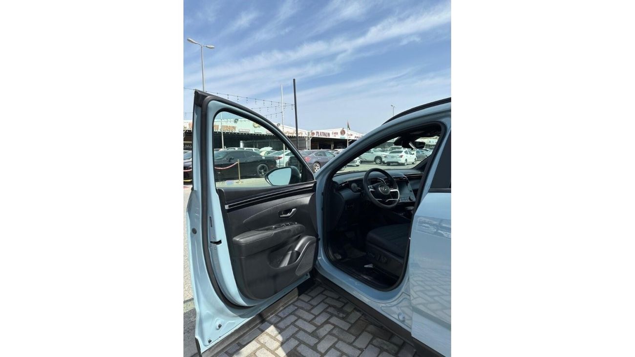 Hyundai Santa Cruz car in perfect condition, 2022 with engine capacity 2.5 4wd pickup