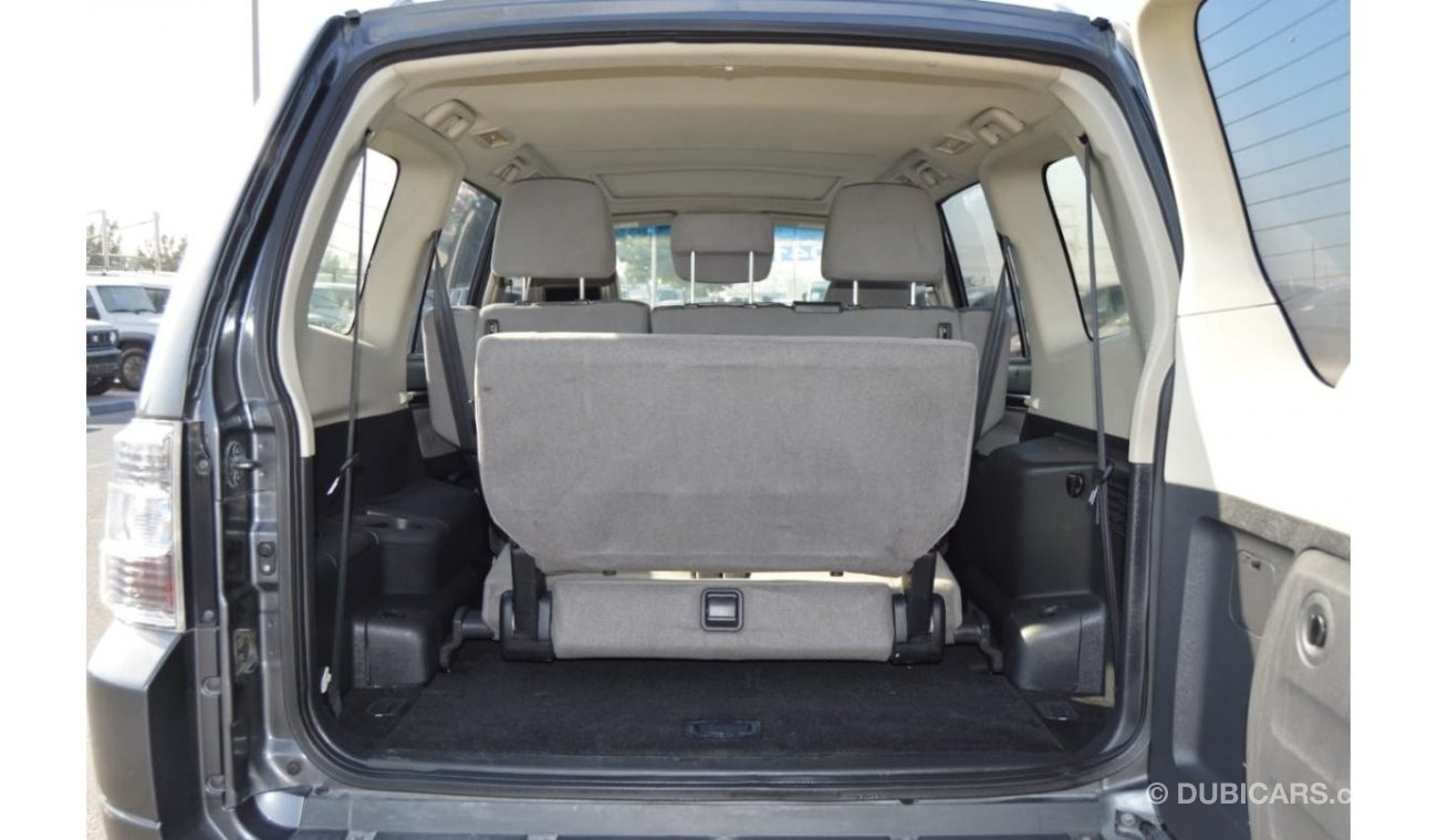 ميتسوبيشي باجيرو Full option leather seats clean car