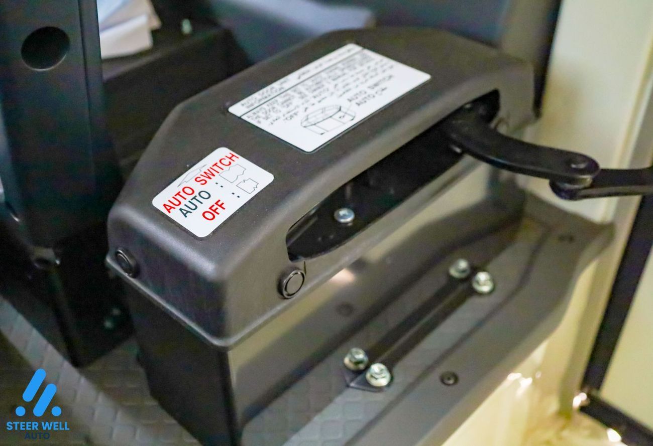 Toyota Coaster DLX 23 Executive Seats 4.2L Diesel M/T - GCC Specs - Book Now!